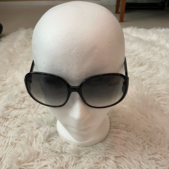 Gorgeous Tod’s oversized sunglasses - Picture 4 of 13